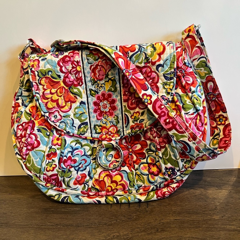 Vera Bradley like new floral handbag